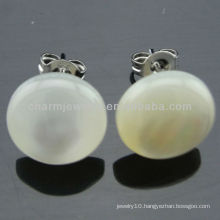 Hawaiian Jewelry White Plumeria Round Shell Stud Earrings EF-014